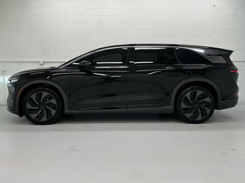 Abyss Black 2026 Lucid Gravity Grand Touring