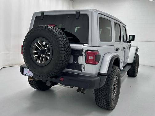 Silver Zynith Clearcoat 2024 Jeep Wrangler Rubicon 392