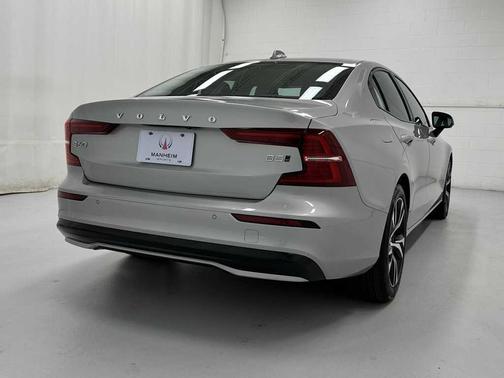 2024 Volvo S60 B5 Core Dark Theme