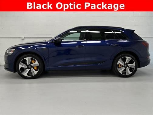 2022 Audi e-tron Premium Plus