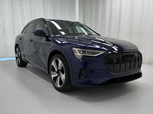 2022 Audi e-tron Premium Plus