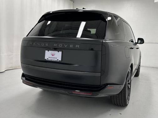 2025 Land Rover Range Rover P550e SE