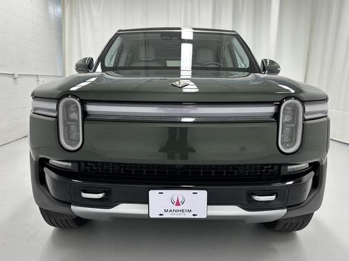 2025 Rivian R1S Adventure