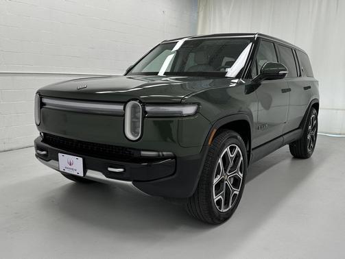 2025 Rivian R1S Adventure