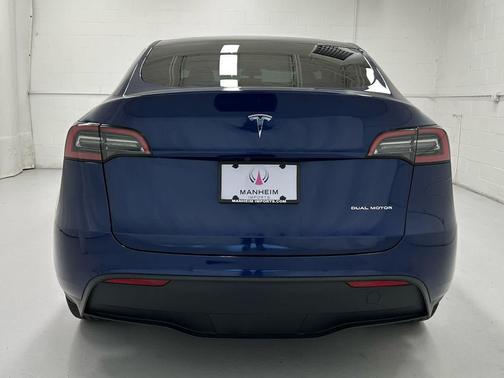 Deep Blue Metallic 2022 Tesla Model Y Long Range Dual Motor All-Wheel Drive
