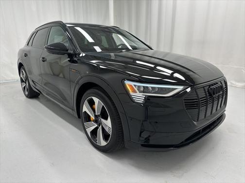 2022 Audi e-tron Premium Plus