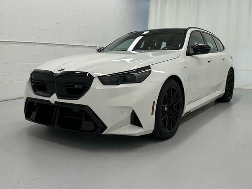 Alpine White 2026 BMW M5 Base