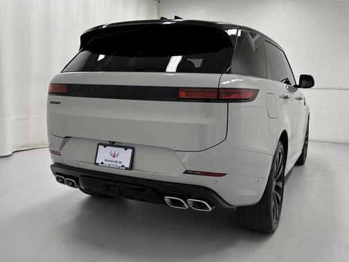 2025 Land Rover Range Rover Sport SE