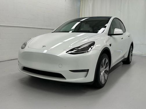 Pearl White Multi-Coat 2023 Tesla Model Y Long Range Dual Motor All-Wheel Drive