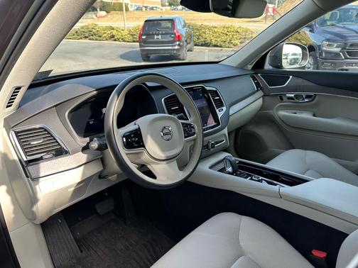 2023 Volvo XC90 B6 Plus 7-Seater