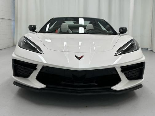 White Pearl Metallic Tricoat 2023 Chevrolet Corvette Stingray w/3LT