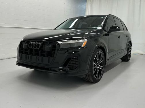 Mythos Black Metallic 2025 Audi Q7 55 Premium Plus
