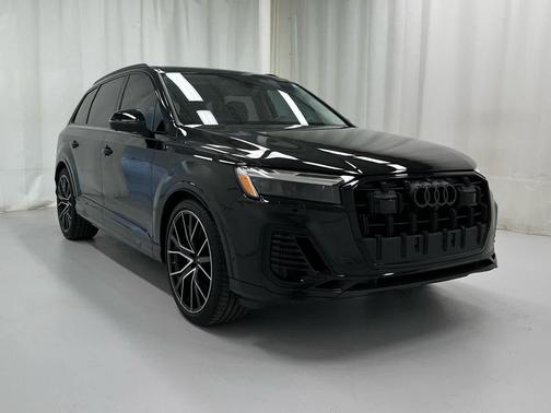 Mythos Black Metallic 2025 Audi Q7 55 Premium Plus
