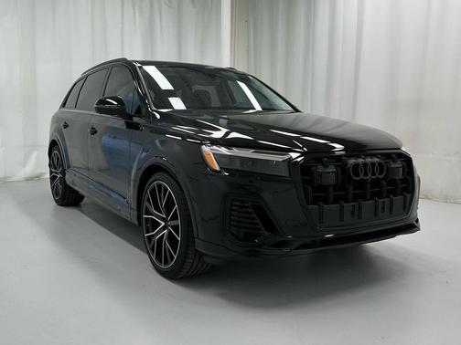 Mythos Black Metallic 2025 Audi Q7 55 Premium Plus