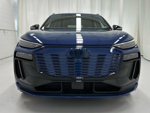 2025 Audi SQ6 e-tron Prestige quattro