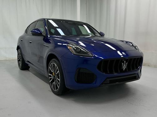 Blu Intenso Metallic 2023 Maserati Grecale Modena