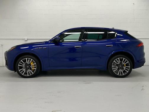 Blu Intenso Metallic 2023 Maserati Grecale Modena