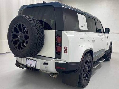 2024 Land Rover Defender 110 P500 SE