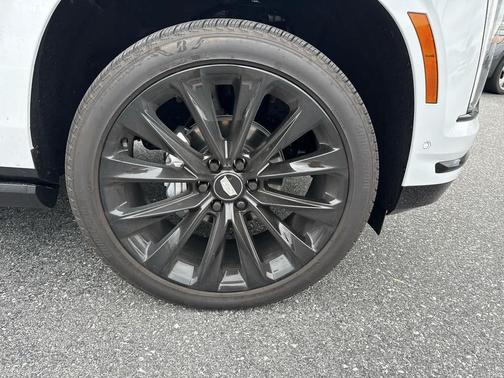 Vibrant White Tricoat 2026 Cadillac Escalade Sport Platinum