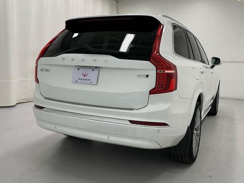 2024 Volvo XC90 B5 Plus Bright Theme
