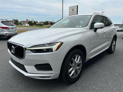 Crystal White Metallic 2021 Volvo XC60 T5 Momentum