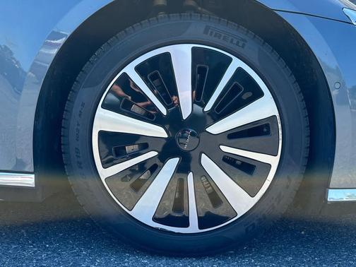 Quantum Grey Metallic 2024 Lucid Air Touring