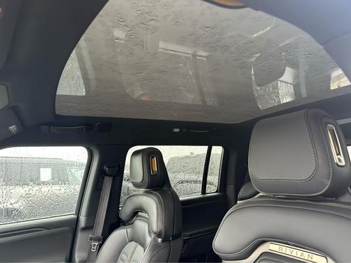 2025 Rivian R1S Adventure