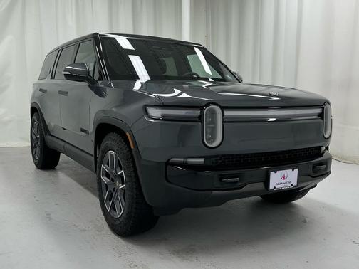 2025 Rivian R1S Adventure