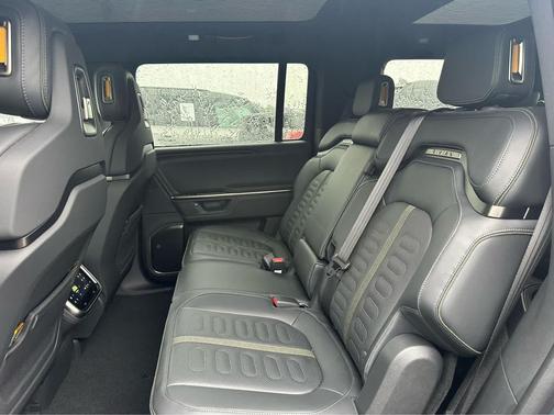 2025 Rivian R1S Adventure