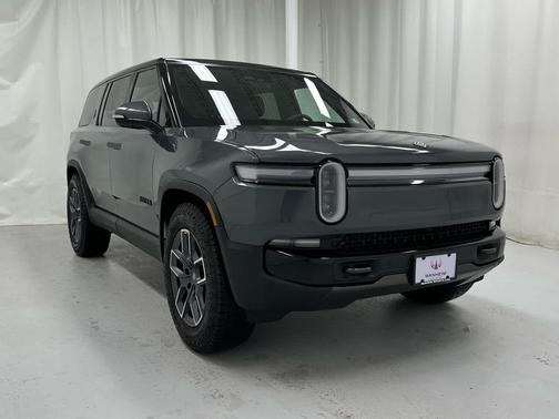 2025 Rivian R1S Adventure