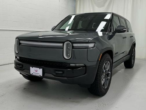 2025 Rivian R1S Adventure