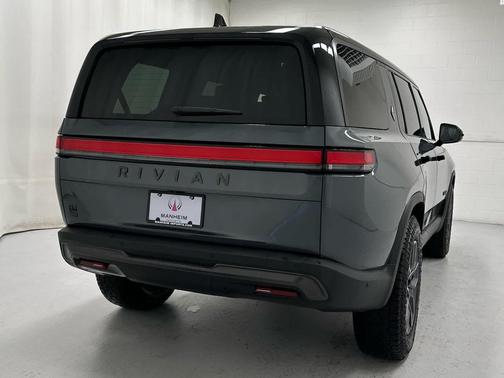 2025 Rivian R1S Adventure