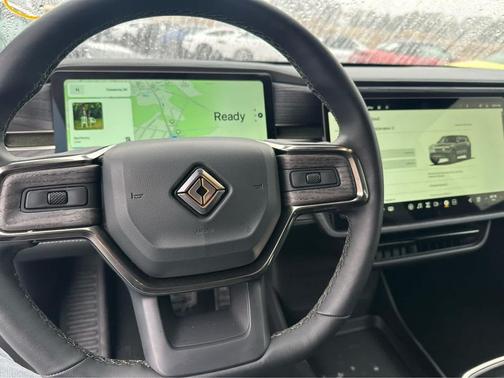 2025 Rivian R1S Adventure