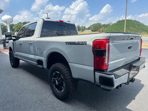 Avalanche 2026 Ford F-350 Lariat