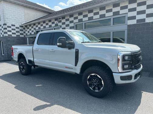 Avalanche 2026 Ford F-350 Lariat