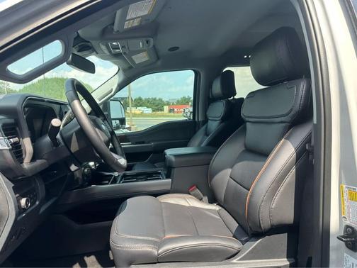 Avalanche 2026 Ford F-350 Lariat