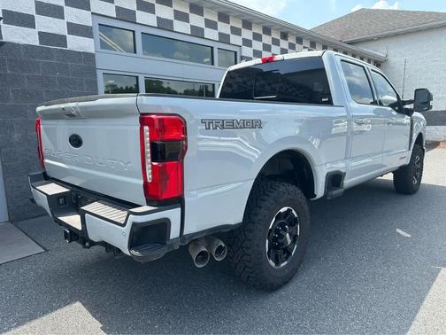 Avalanche 2026 Ford F-350 Lariat
