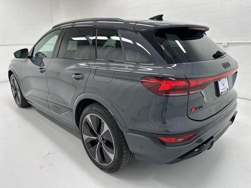 2025 Audi SQ6 e-tron Prestige quattro