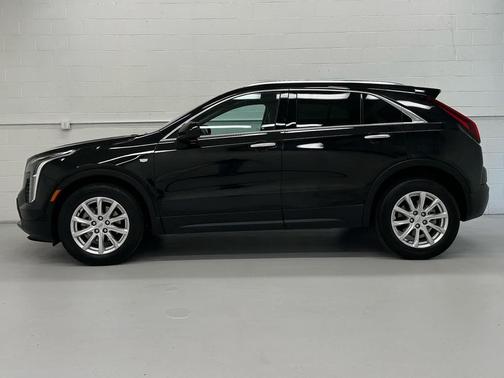 Stellar Black Metallic 2023 Cadillac XT4 Luxury