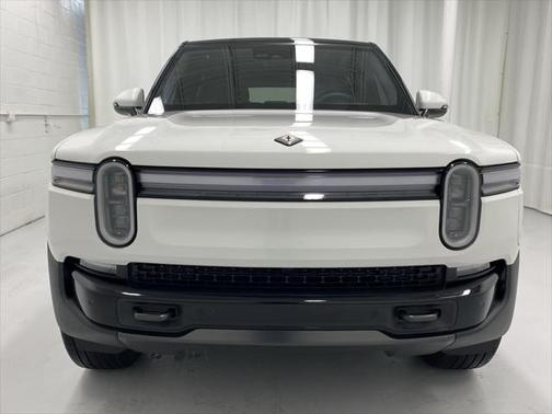 2025 Rivian R1S Adventure