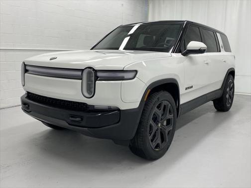 2025 Rivian R1S Adventure