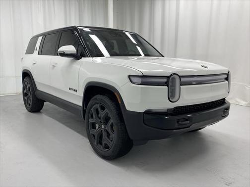 2025 Rivian R1S Adventure