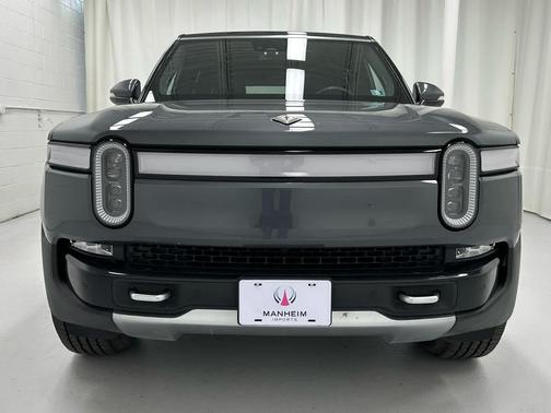 2023 Rivian R1S Adventure