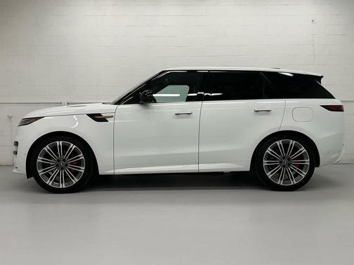 2025 Land Rover Range Rover Sport SE