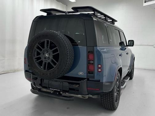 2023 Land Rover Defender X-Dynamic SE