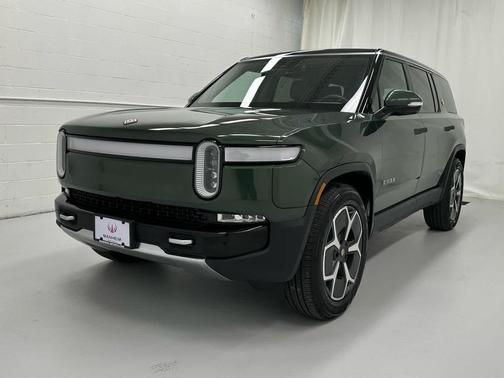 2024 Rivian R1S Adventure