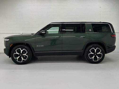 2024 Rivian R1S Adventure