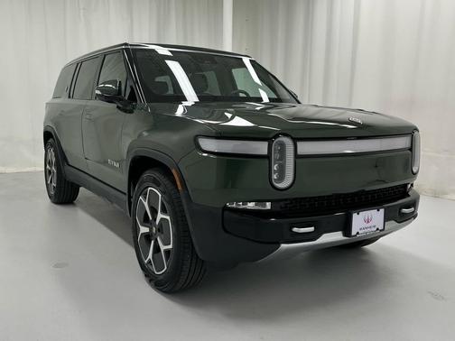 2024 Rivian R1S Adventure
