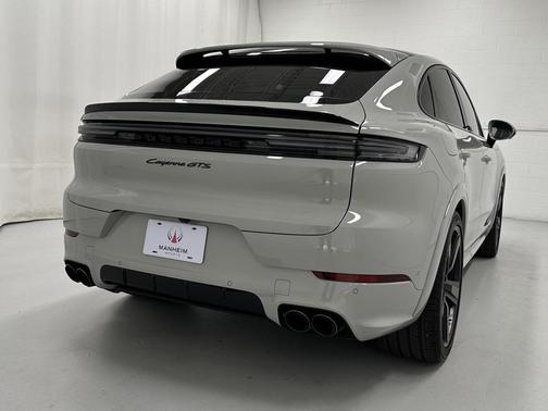 2025 Porsche Cayenne GTS