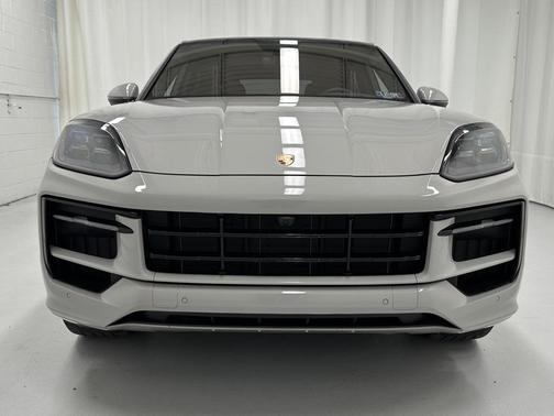 2025 Porsche Cayenne GTS